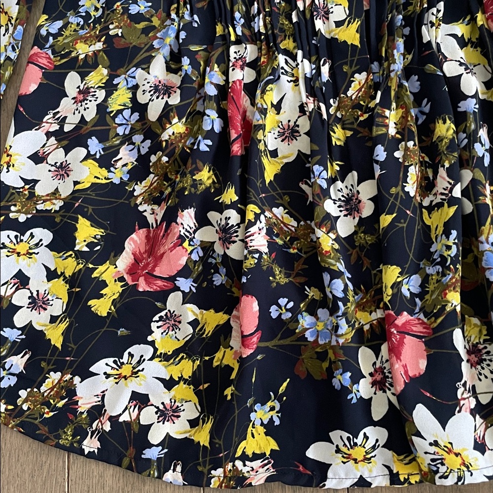 Banana Republic Blouse - XS, Navy Blue Floral Sheer, Like New! - Picture 10 of 15